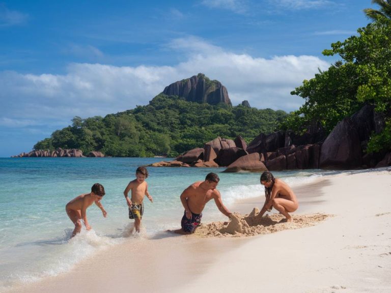 Naturisme aux Seychelles : plages secrètes et lieux incontournables